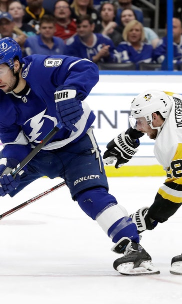 Hedman scores late goal, Lightning beat Penguins 3-2